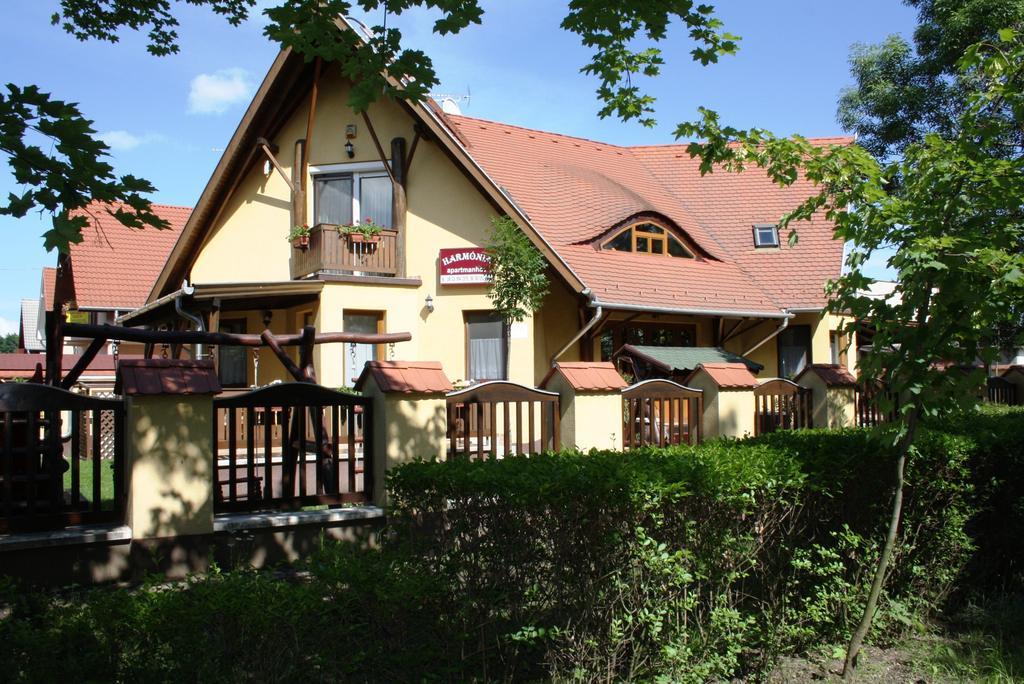 Harmonia Apartmanhaz Гайдусобосло Екстер'єр фото